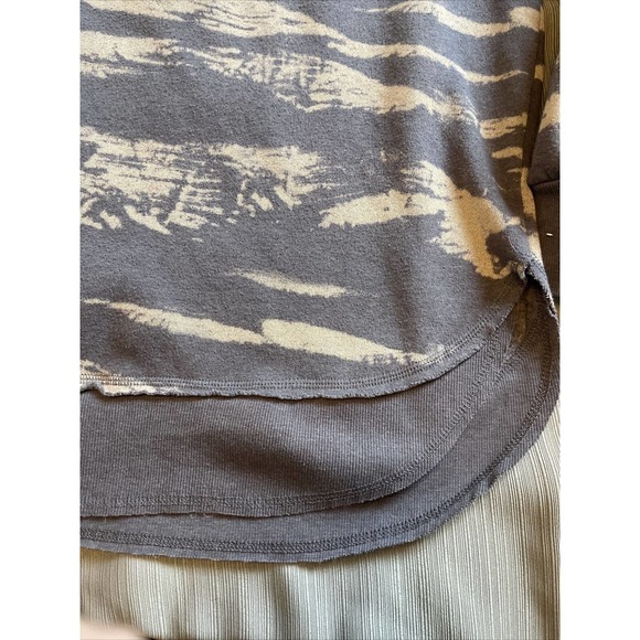 3 for $25-Ocean Drive Clothing Co. Women Gray Sweatshirt Medium - Picture 3 of 8